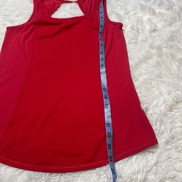 Elegant Red Sleeveless Tank Top - Picture 3 of 4